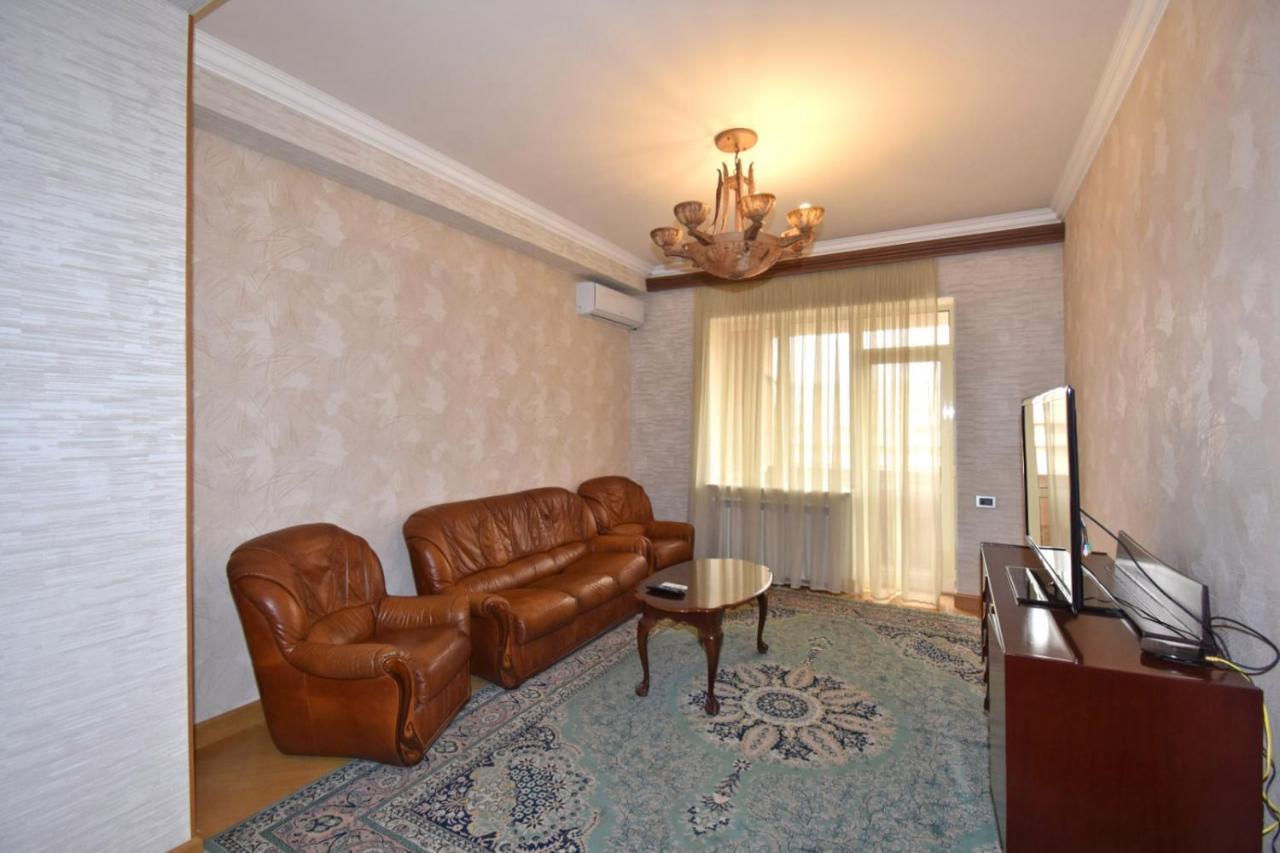 Rent Inn Yerevan On Buzand Street Esterno foto