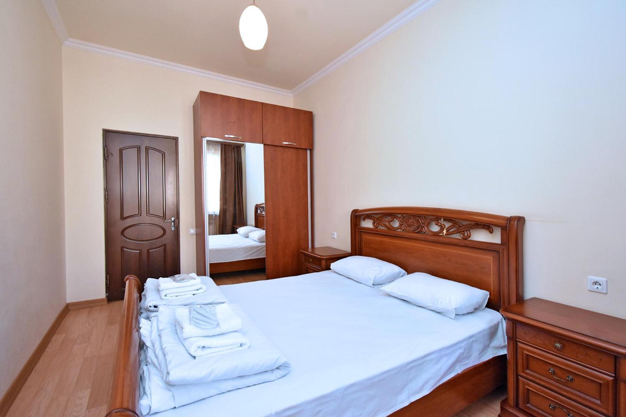 Rent Inn Yerevan On Buzand Street Esterno foto