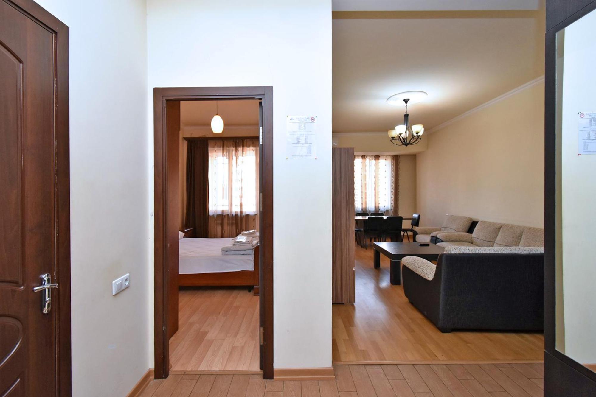 Rent Inn Yerevan On Buzand Street Esterno foto